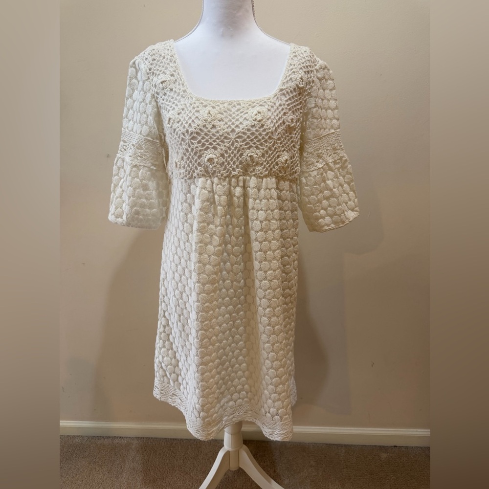 Solitaire Textured Crochet White Mini Babydoll Dress Size Medium